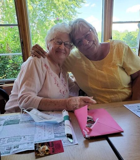 Lori Newcomb photo gallery thumbnail 46 of 130