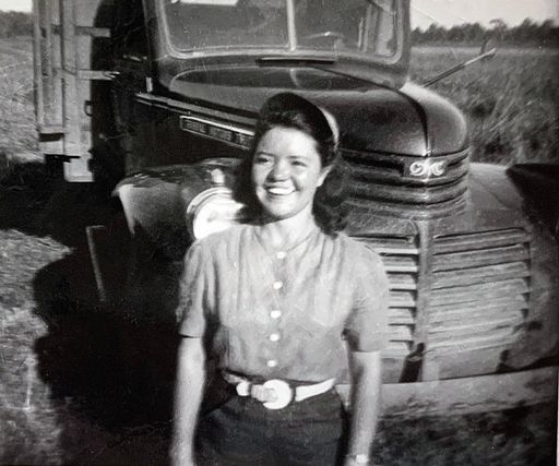 Mary Mills photo gallery thumbnail 13 of 103