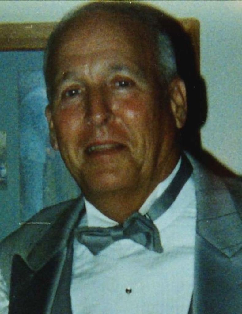 Robert "Bob" Lindsey Young