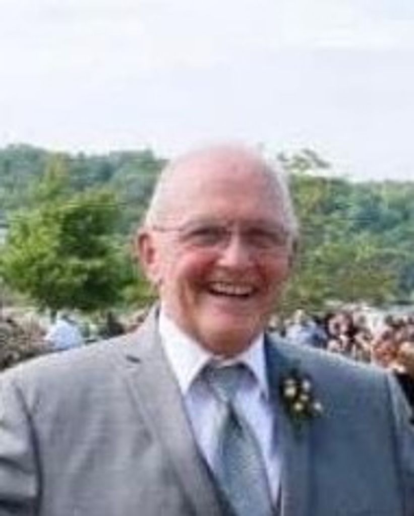 Stephen Tracey Profile Photo