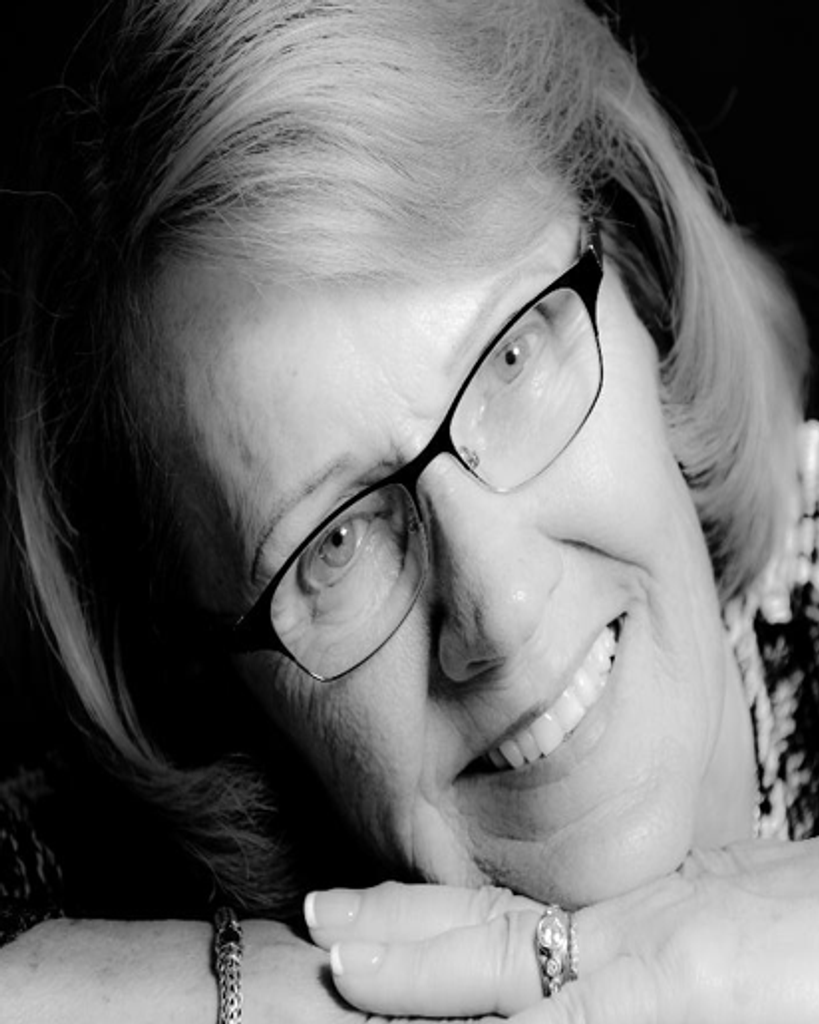 Elizabeth Jane Lyons Profile Photo