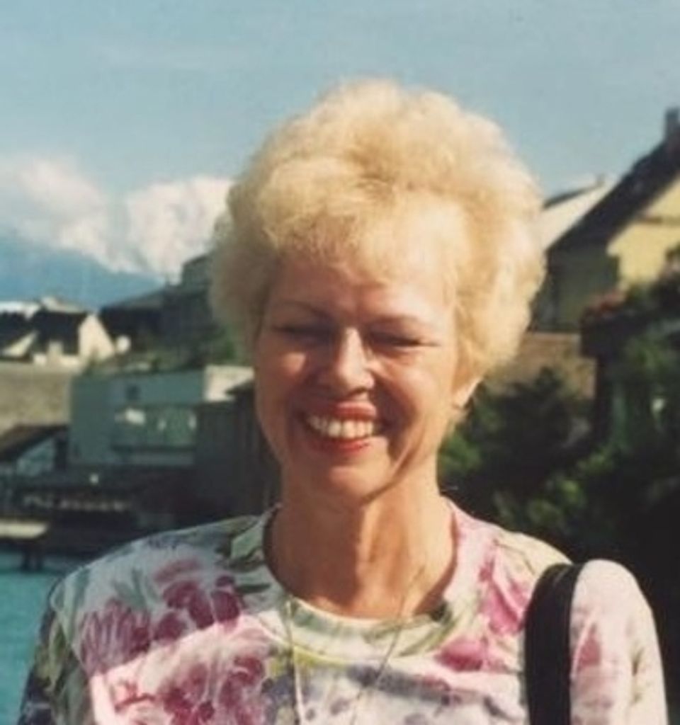 Elaine Mathias Profile Photo