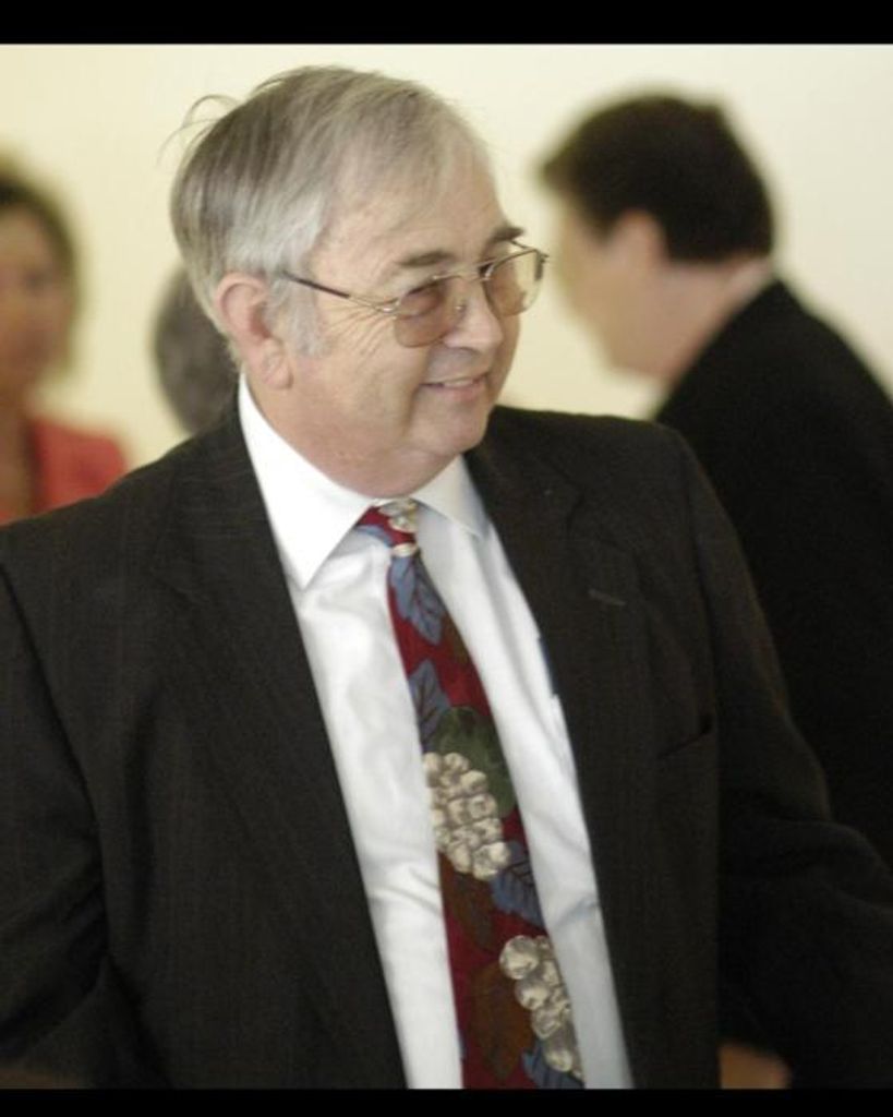 Donald Edmond Simmons