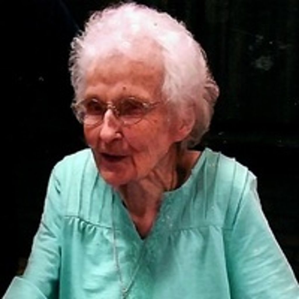 Julia Leona Drake