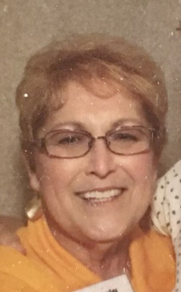 Virginia Lois (Charbat)  Macholl Profile Photo