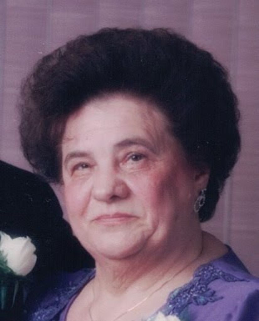 Elizabeth  Nancy (Roccio)  Torso Profile Photo