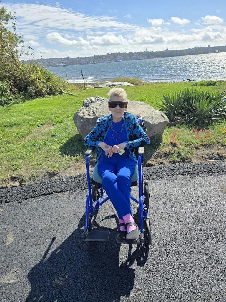 Evelyn Travers Profile Photo