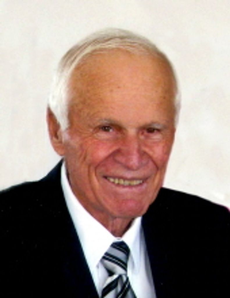 Clifford W Lundergard