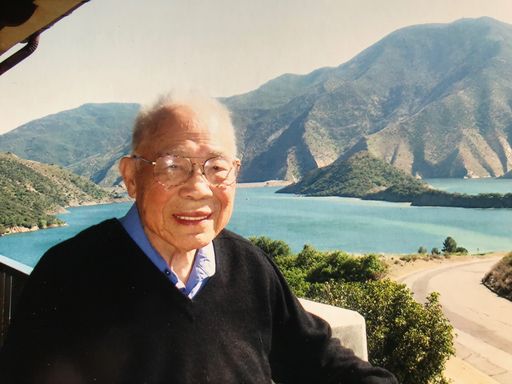 Yuan Chun Eugene "Gene" Chang photo gallery thumbnail 1 of 39