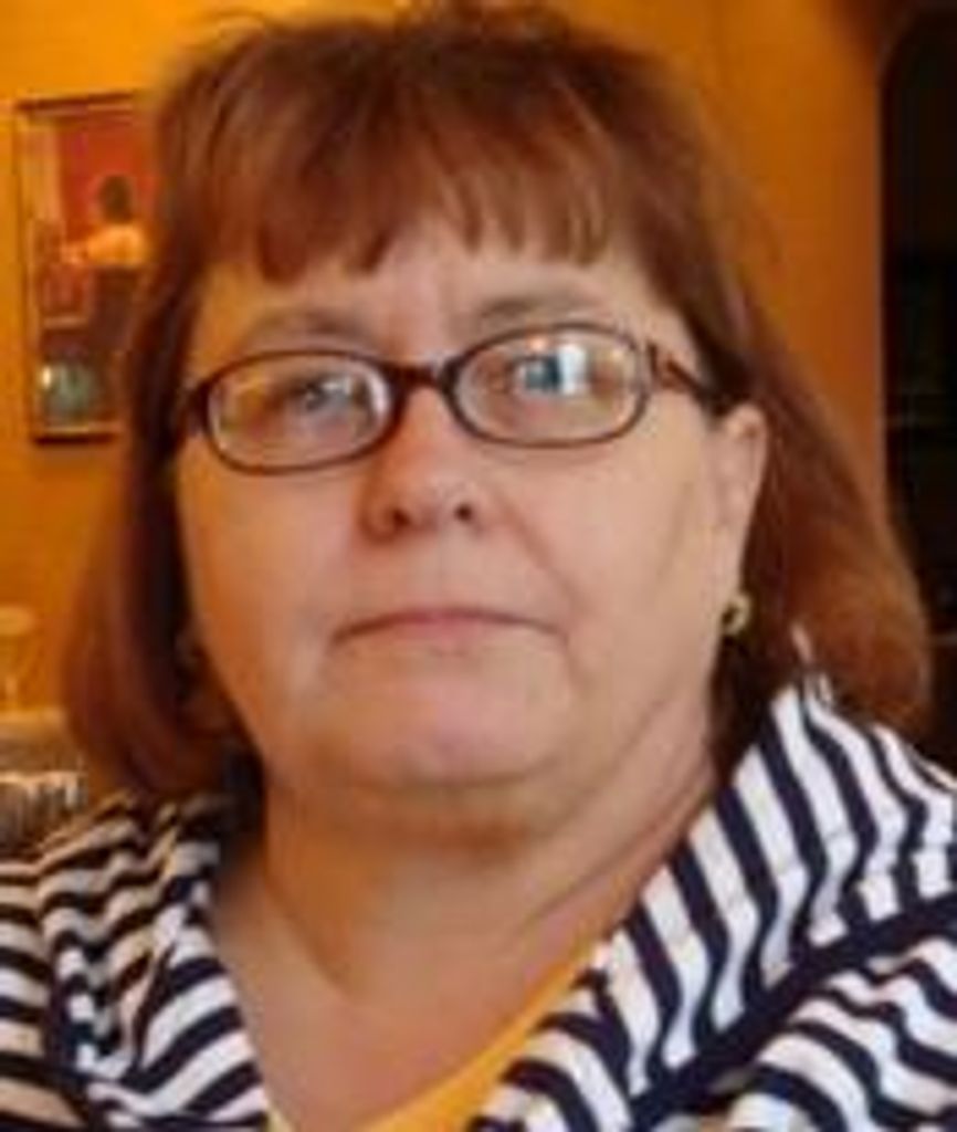 Julie Hynes Profile Photo