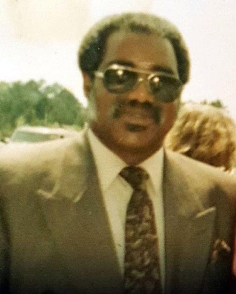 Hayward Bennis Hollins Profile Photo