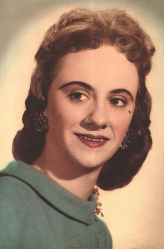 Lucienne Russell Demontigny Profile Photo