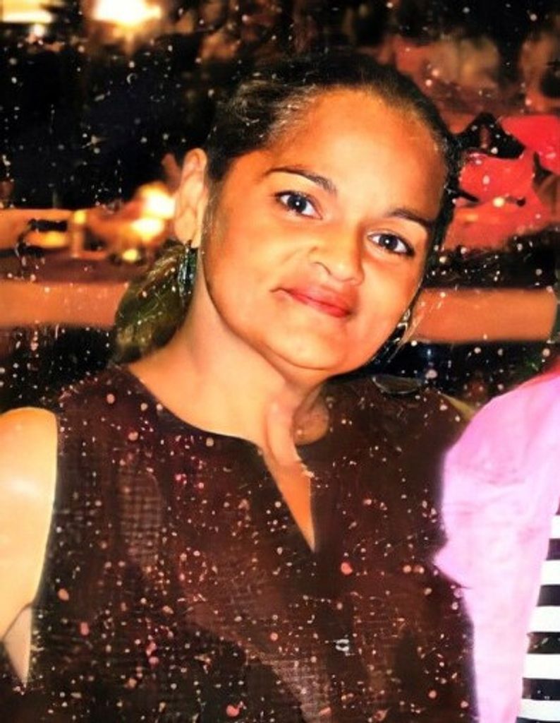 Gladys Flores