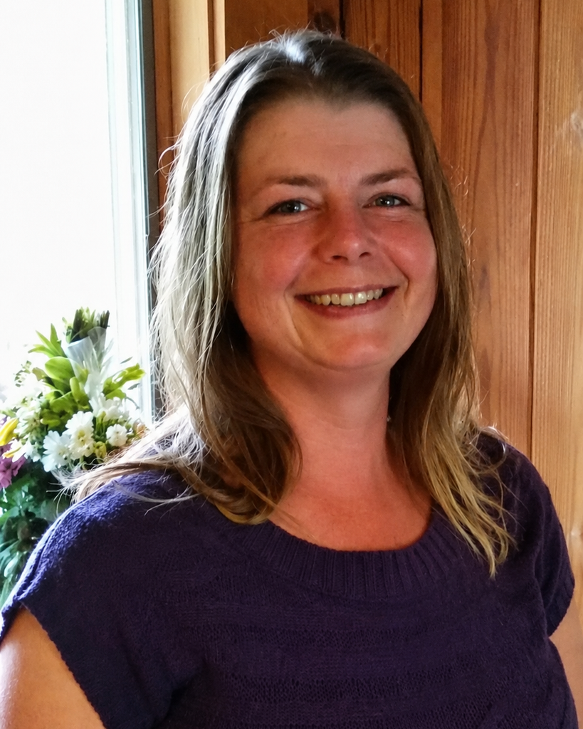 Mary Darvalics Profile Photo