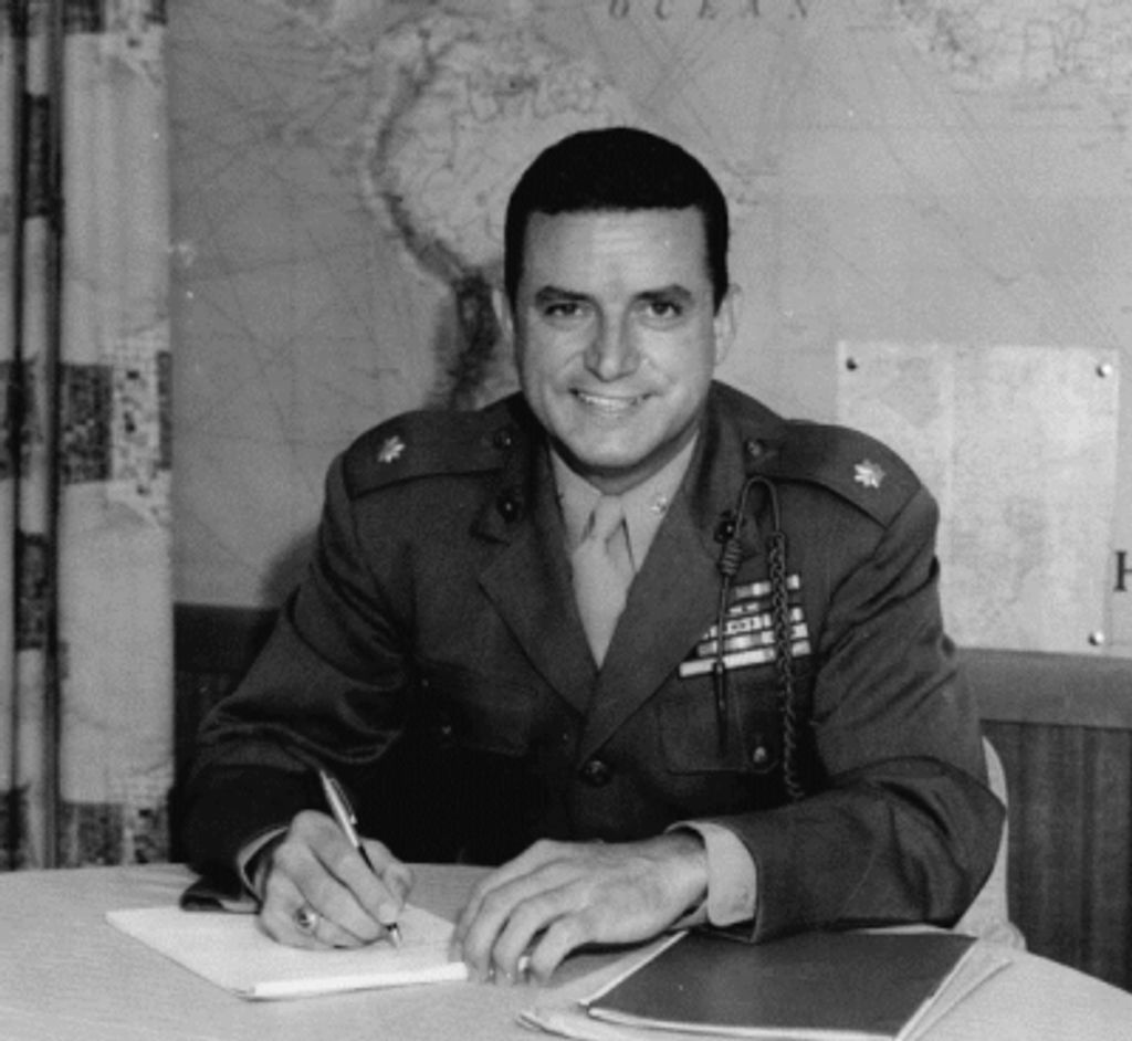 Everett Hampton