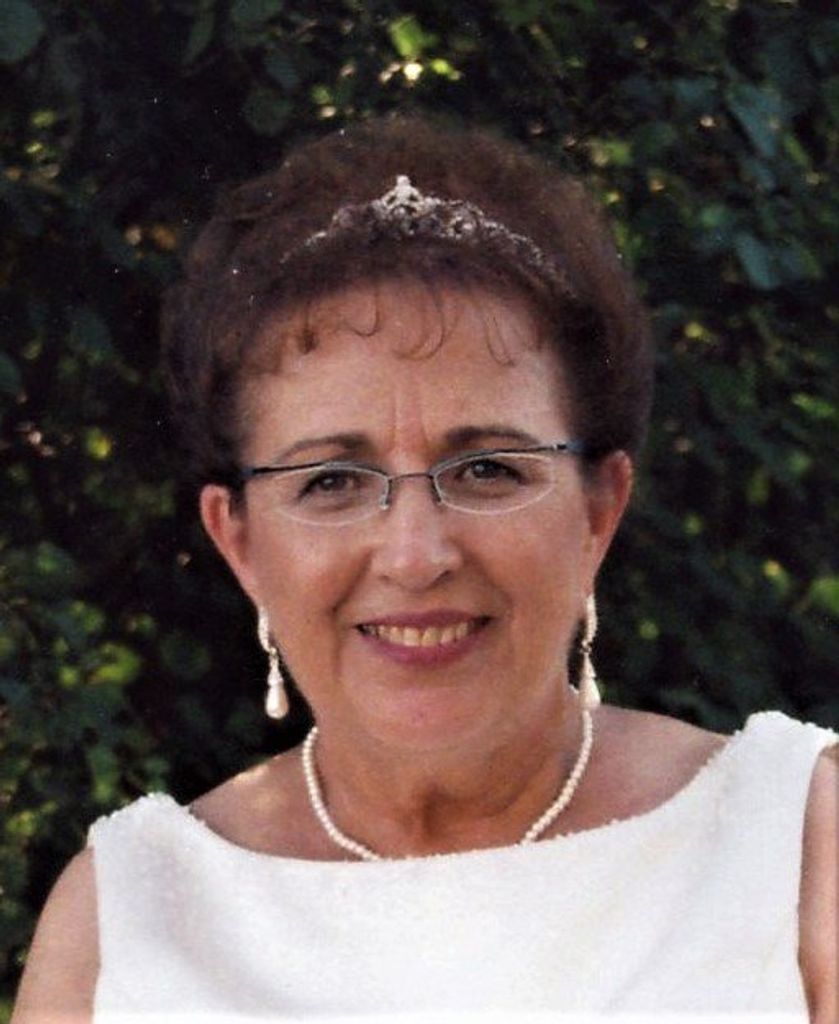 Julia Marie Donelda Pool Profile Photo