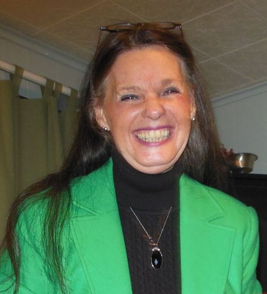 Vivian Hollingworth Mahany