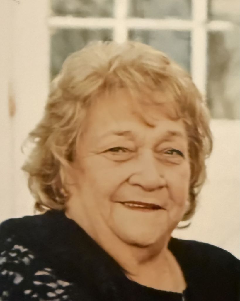 SUSAN REYNOLDS Profile Photo