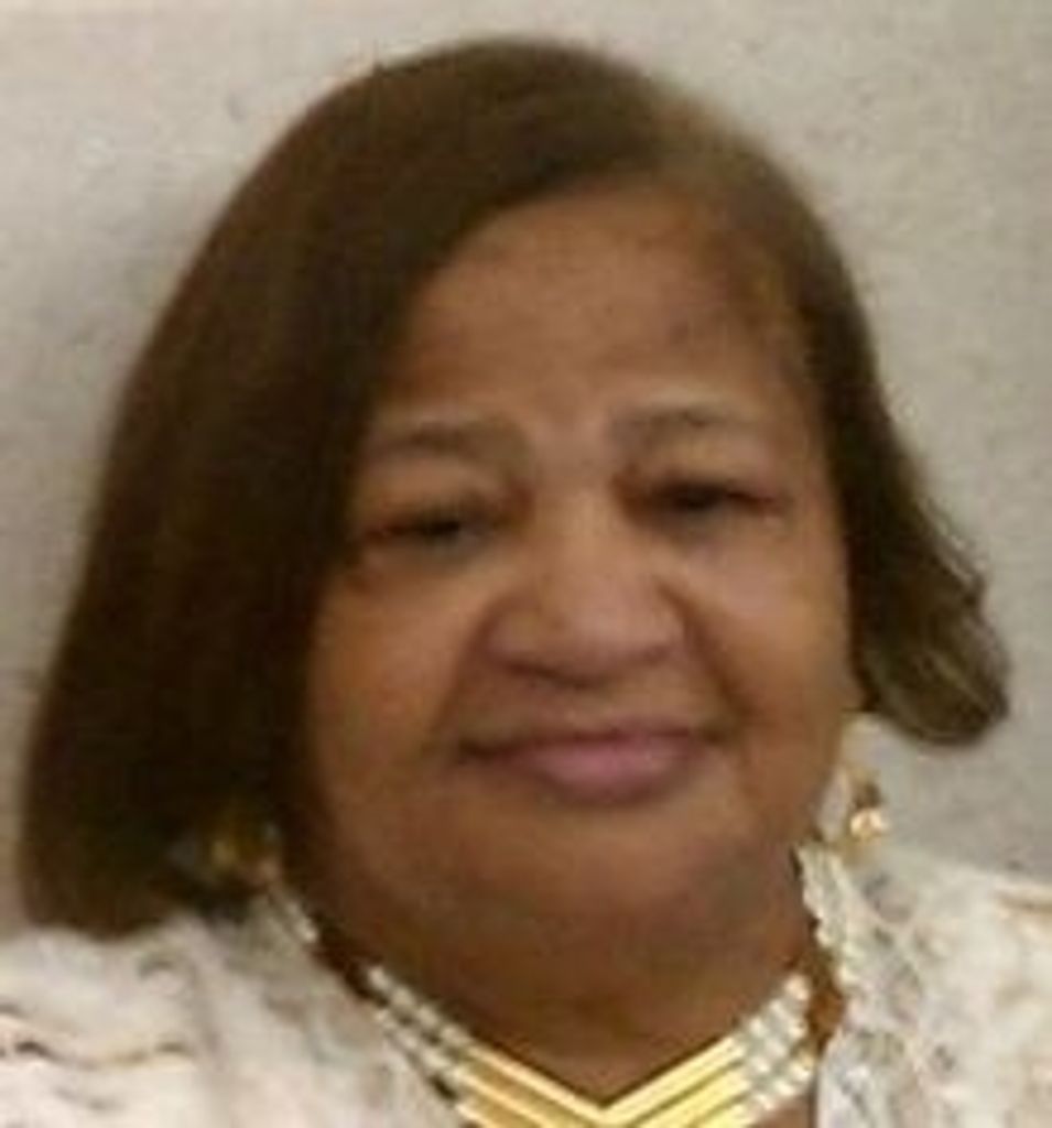 Ms Carolyn Lamar