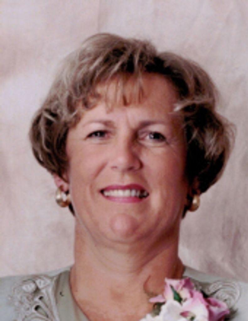 Julia E Carlisle