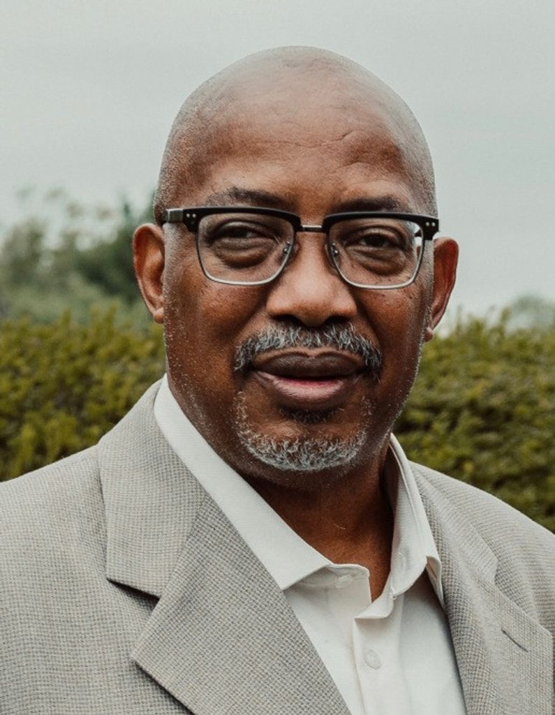 Larry Darnell Hood Profile Photo