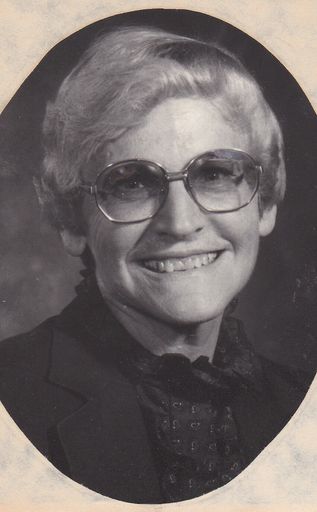 Bonnie Cashen photo gallery thumbnail 11 of 17