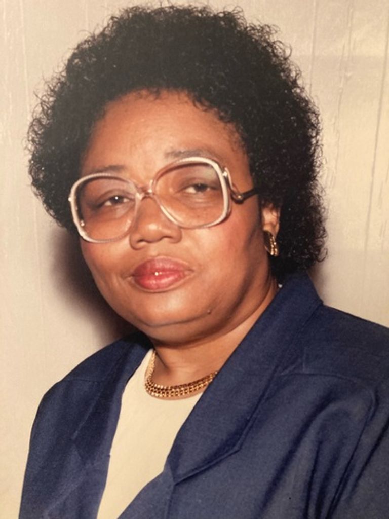 Elizabeth Collins Profile Photo