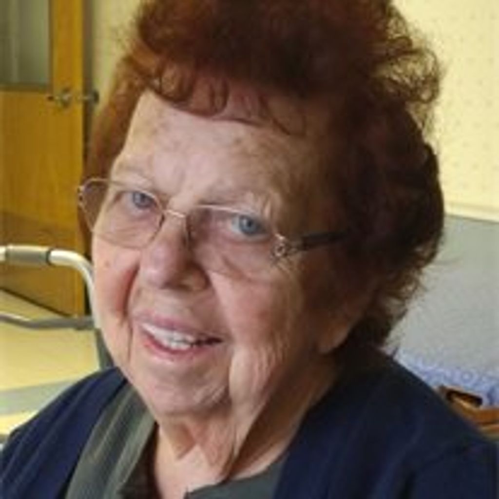 Elizabeth "Betty" (Mcgillicuddy) Davoll