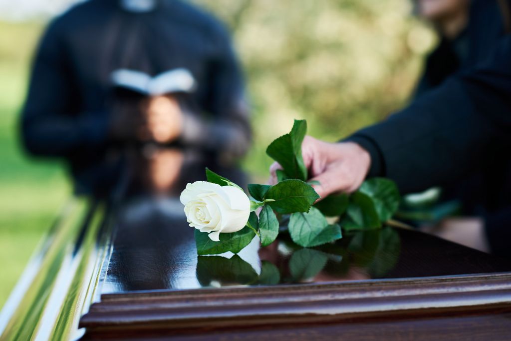 Tending to Your Broken Heart When Someone Dies: Hope for Your Healing