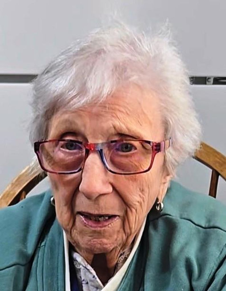 Evelyn  Lee