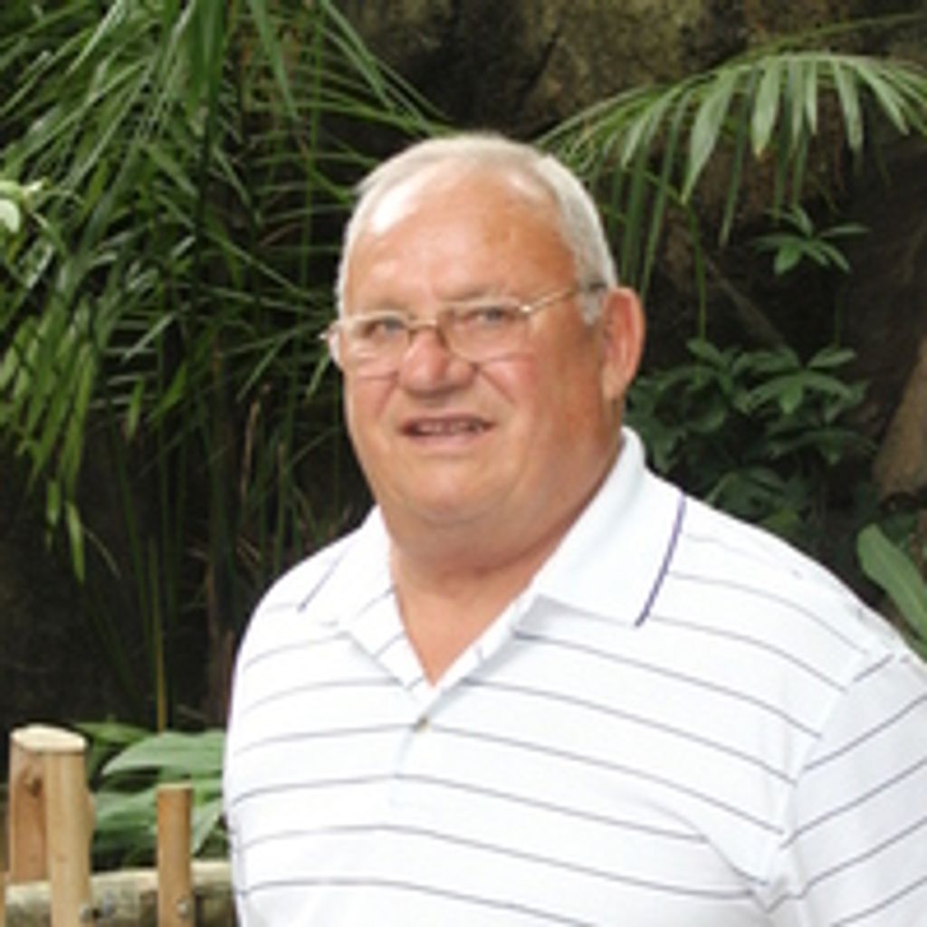 Roy "Chum" Wayne Lovely