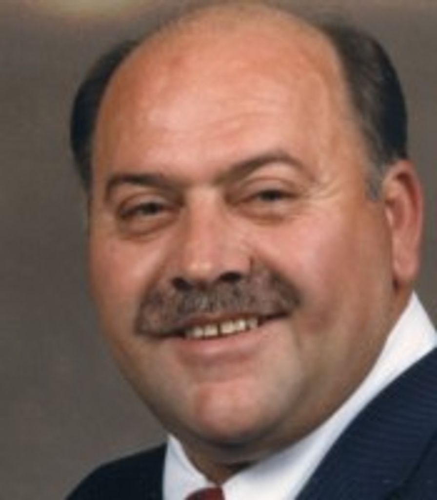Mr.  Bruce  Davis Presler