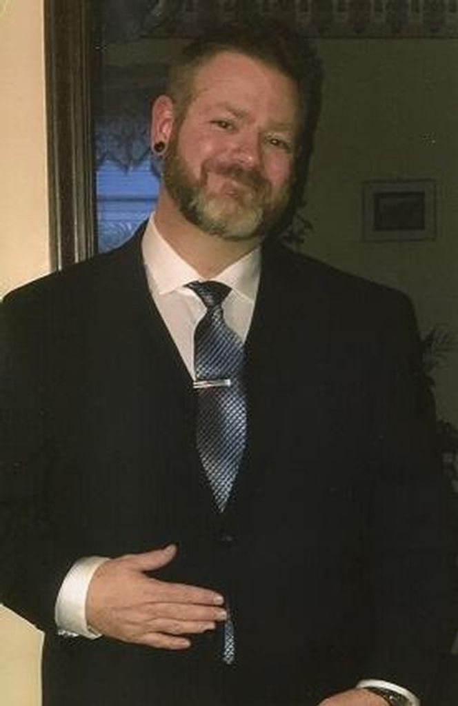 Marc Lucas Becker Profile Photo