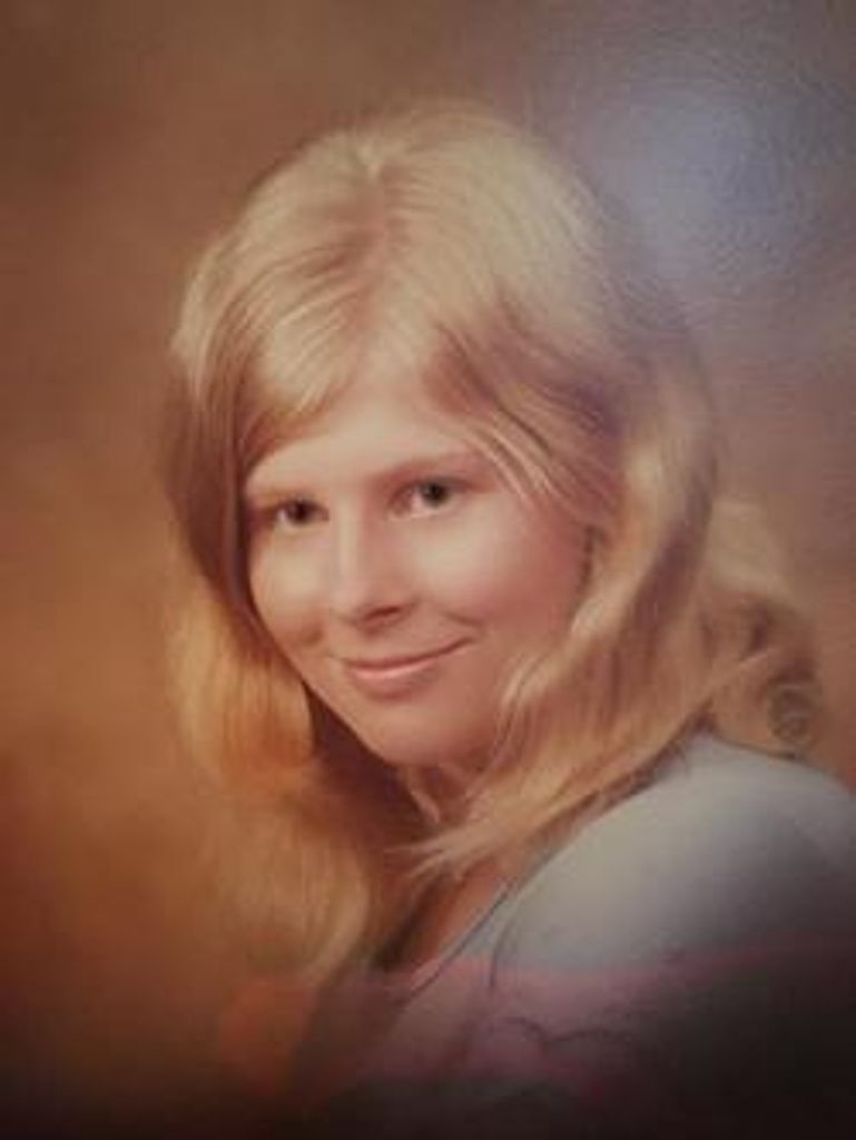 Anne M Dahl