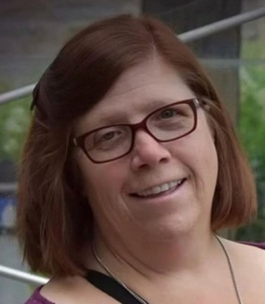 Anne  Marie (Looks)  Vidro