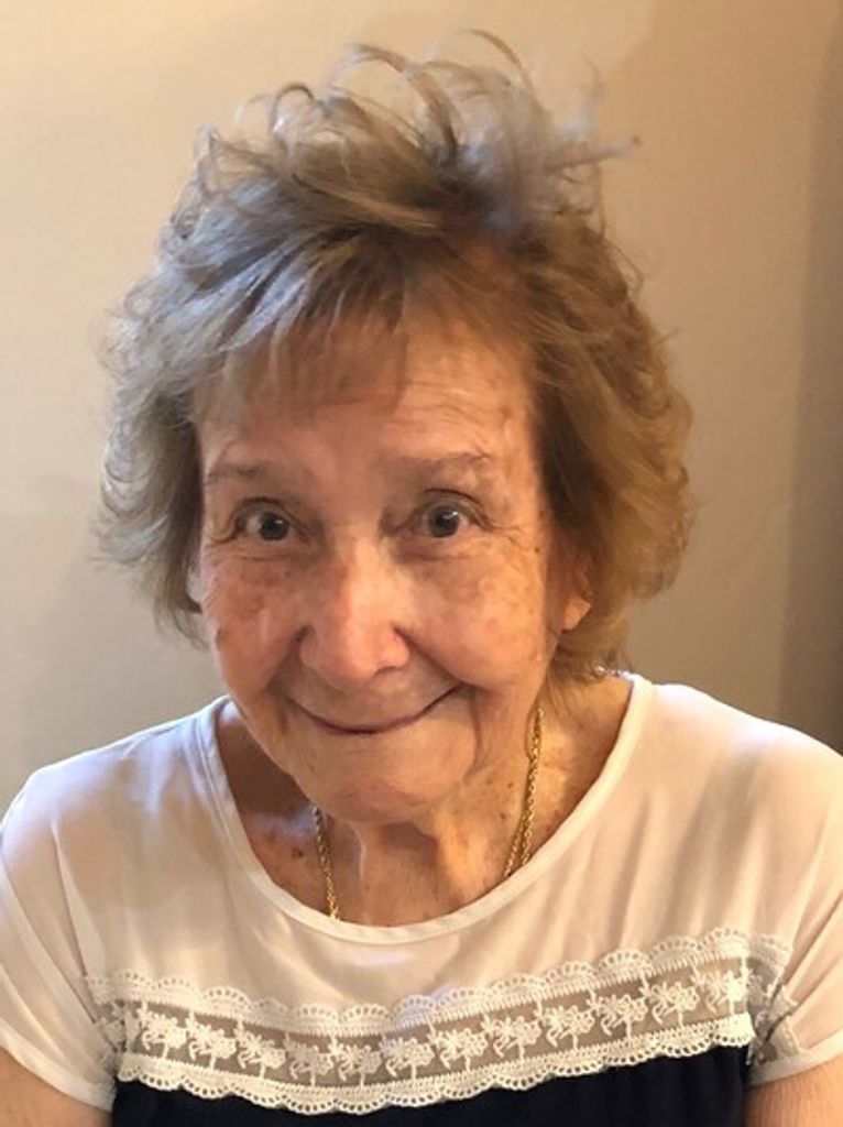 Elva Flores Davis Profile Photo