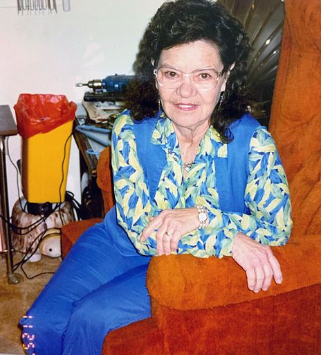 Mary Mills photo gallery thumbnail 4 of 103