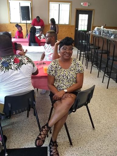 Brenda Thomas photo gallery thumbnail 4 of 36