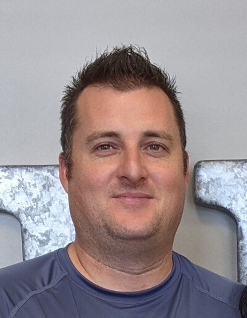 Clinton Ray Edwards Profile Photo