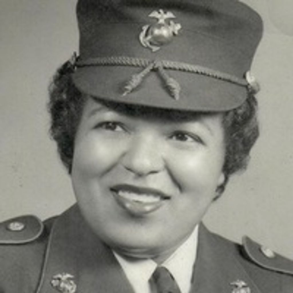 Lois E Fennicks