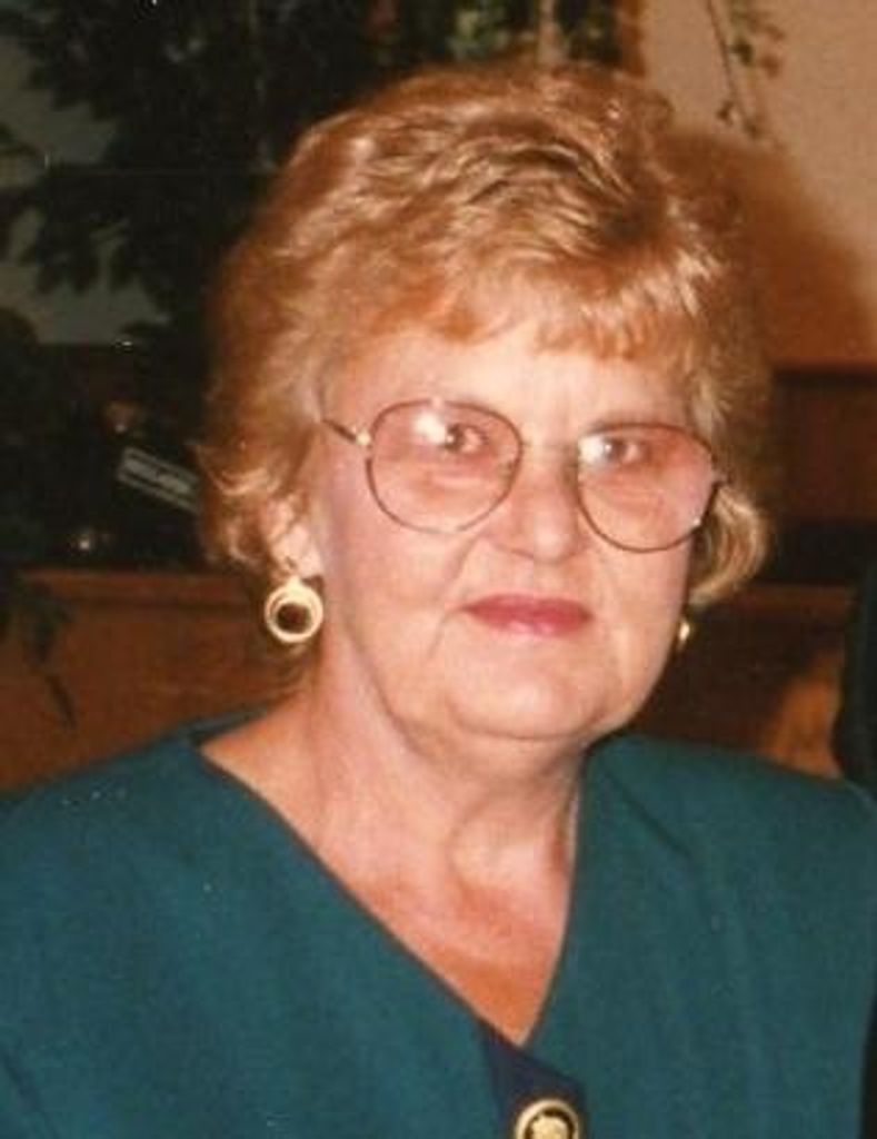 Elizabeth Miller Profile Photo