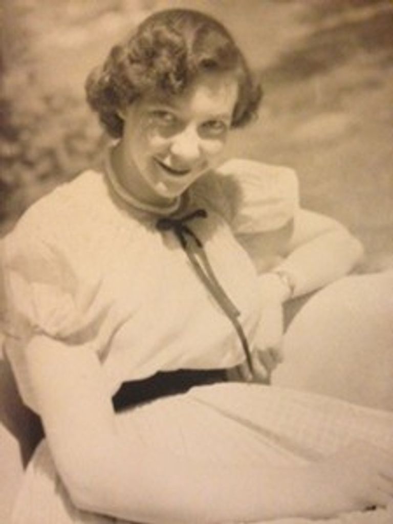 Elizabeth Oomen Profile Photo