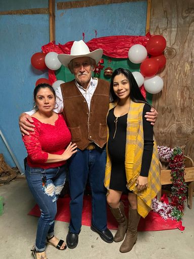 Santos Valdez Sr. photo gallery thumbnail 8 of 151