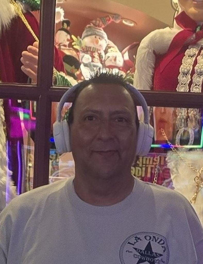 Manuel  Salas 