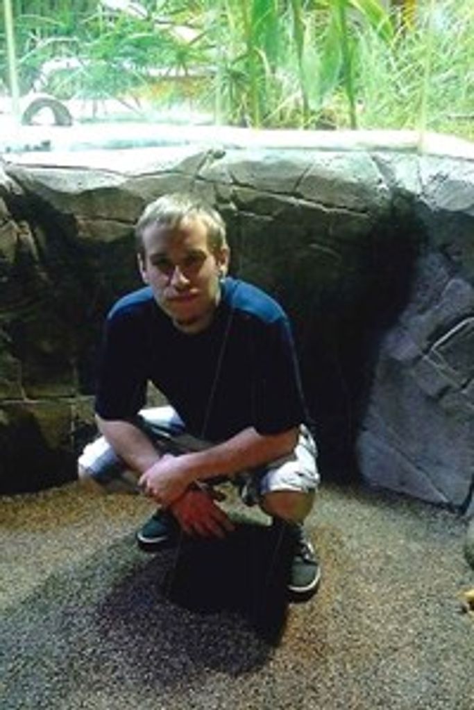 Justin M Farris