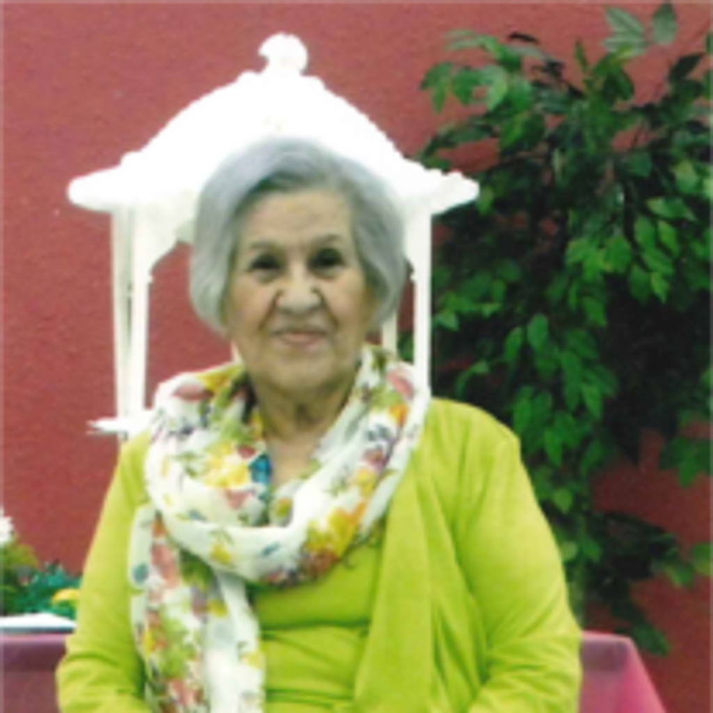 Gabriela L. Andrade