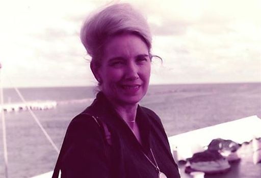 Marlene Bell photo gallery thumbnail 13 of 45