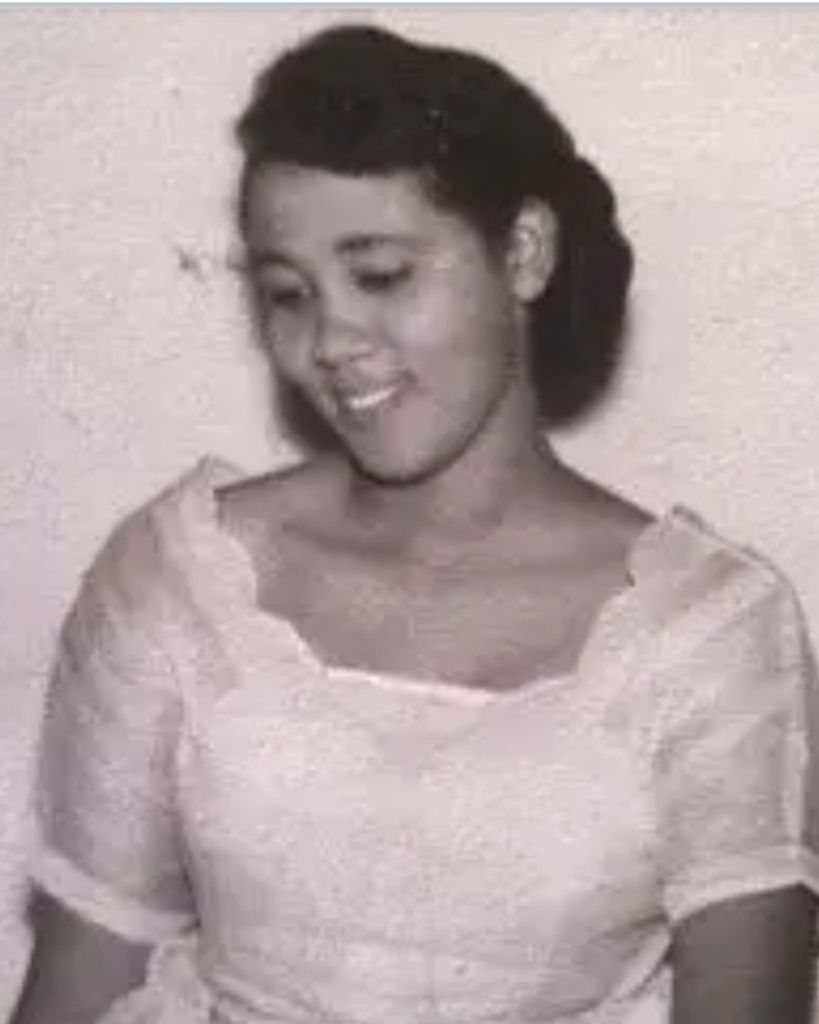 Yvonne Jeannette Mclachlan
