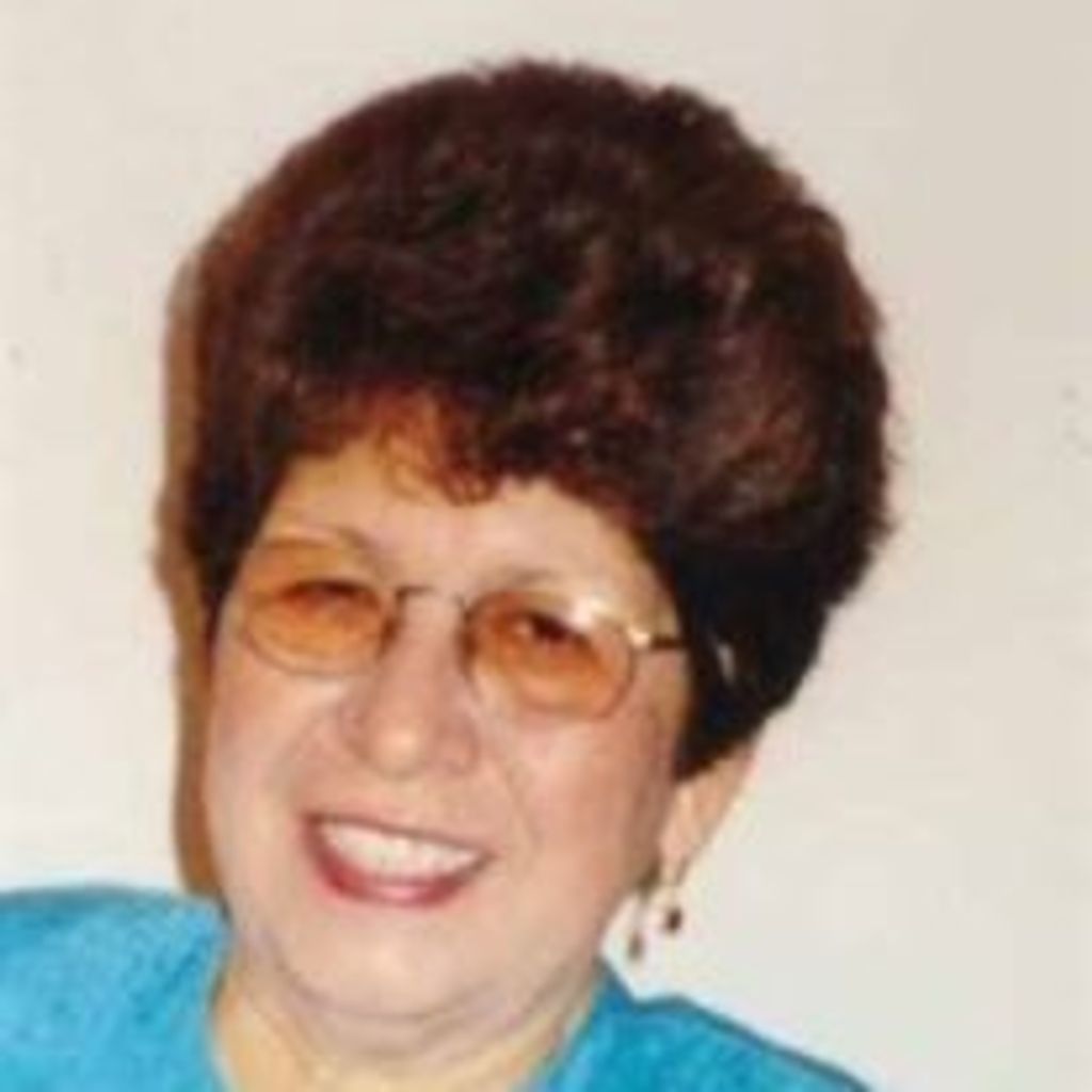 Ofelia Esperanza Lake Profile Photo