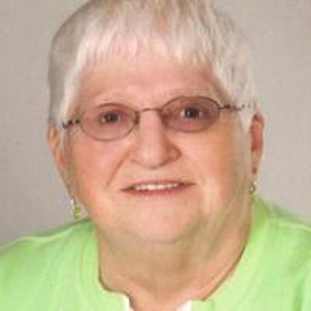 Maxine Andrews Profile Photo